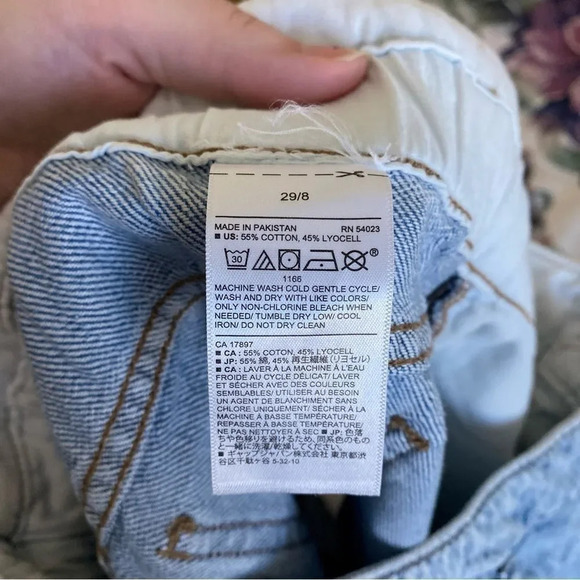 BANANA REPUBLIC Four Inch High Rise Denim Shorts Light Wash Size 8 - Picture 5 of 6